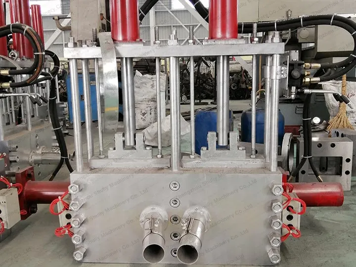 Automatic hydraulic die head