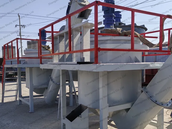 Caustic hot washing system