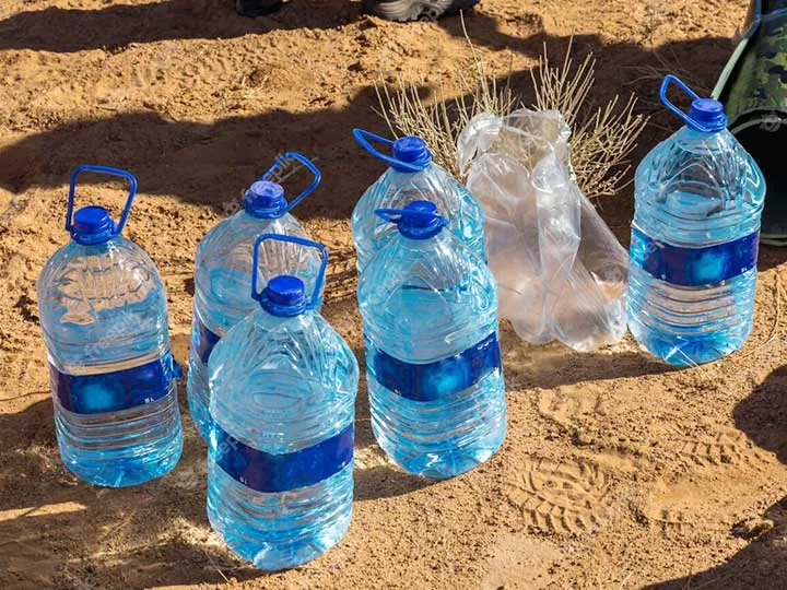 botella de agua mineral