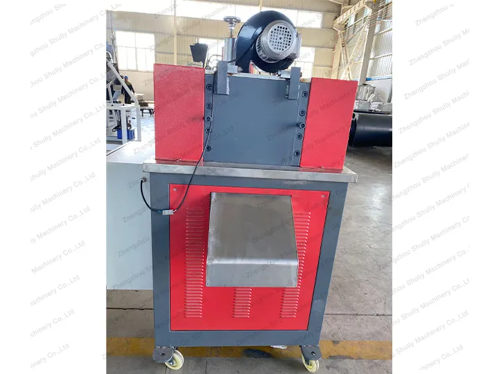 Plastic pellet cutting machine