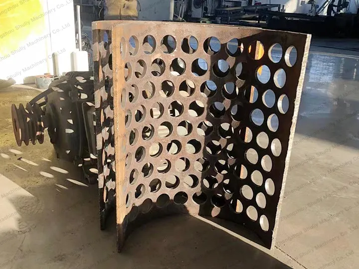 Plastic crusher screen