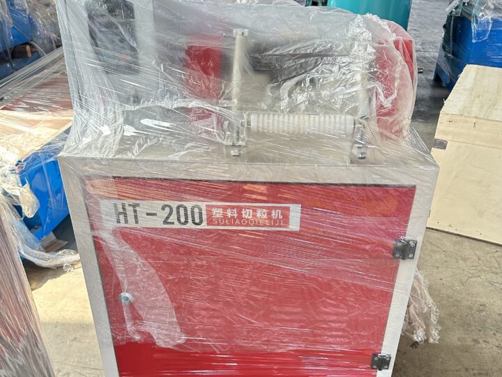 Plastic granule cutter
