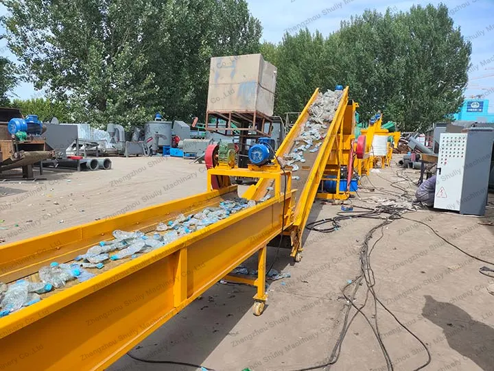 Usine de lavage de bouteilles en plastique