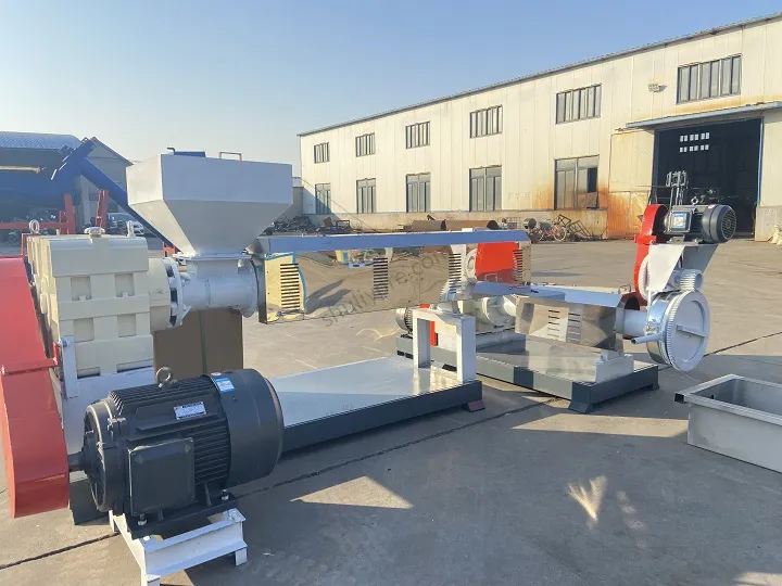 plastic pelleting machine