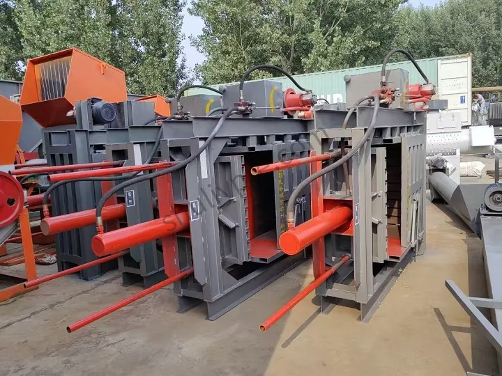 PET bottle baling machine