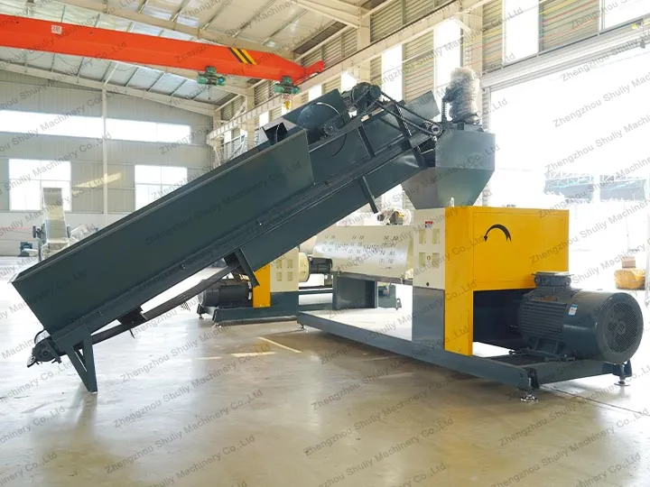 waste plastic granulating machine