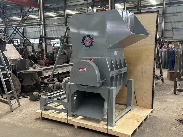 plastic bottle shredder